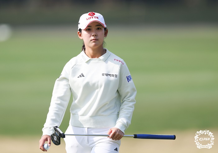 황유민 대보 하우스디 챔피언십 1R 1번홀 파세입 홀아웃 1.jpg